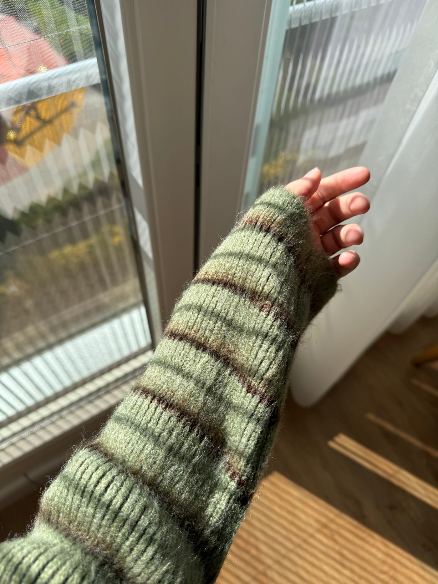 İki Renk Düğmeli Kazak