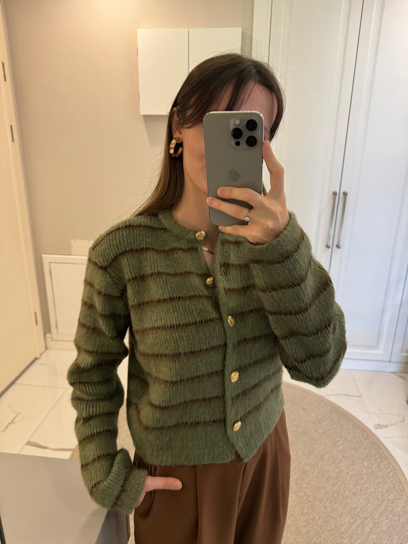 İki Renk Düğmeli Kazak