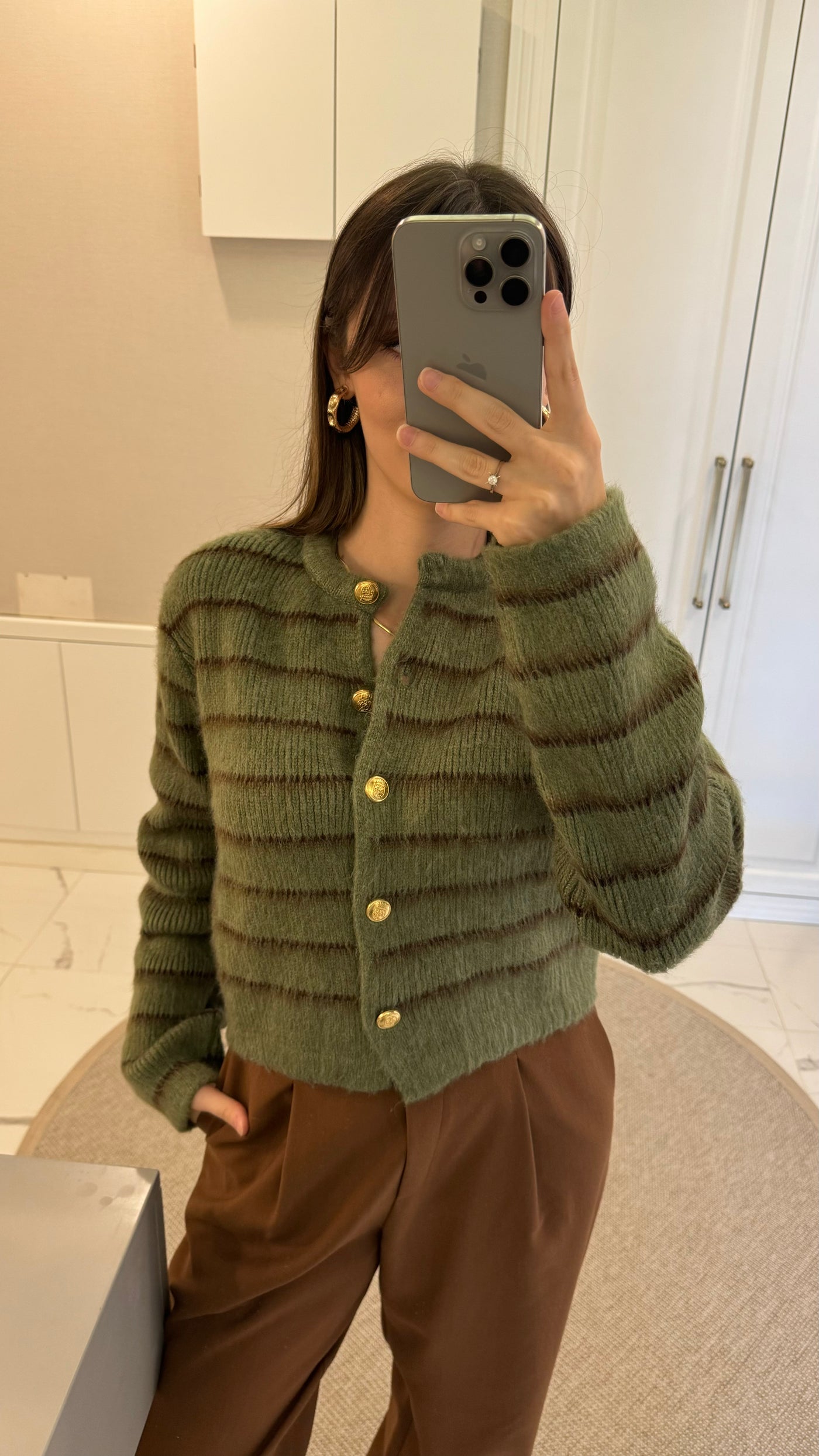 İki Renk Düğmeli Kazak