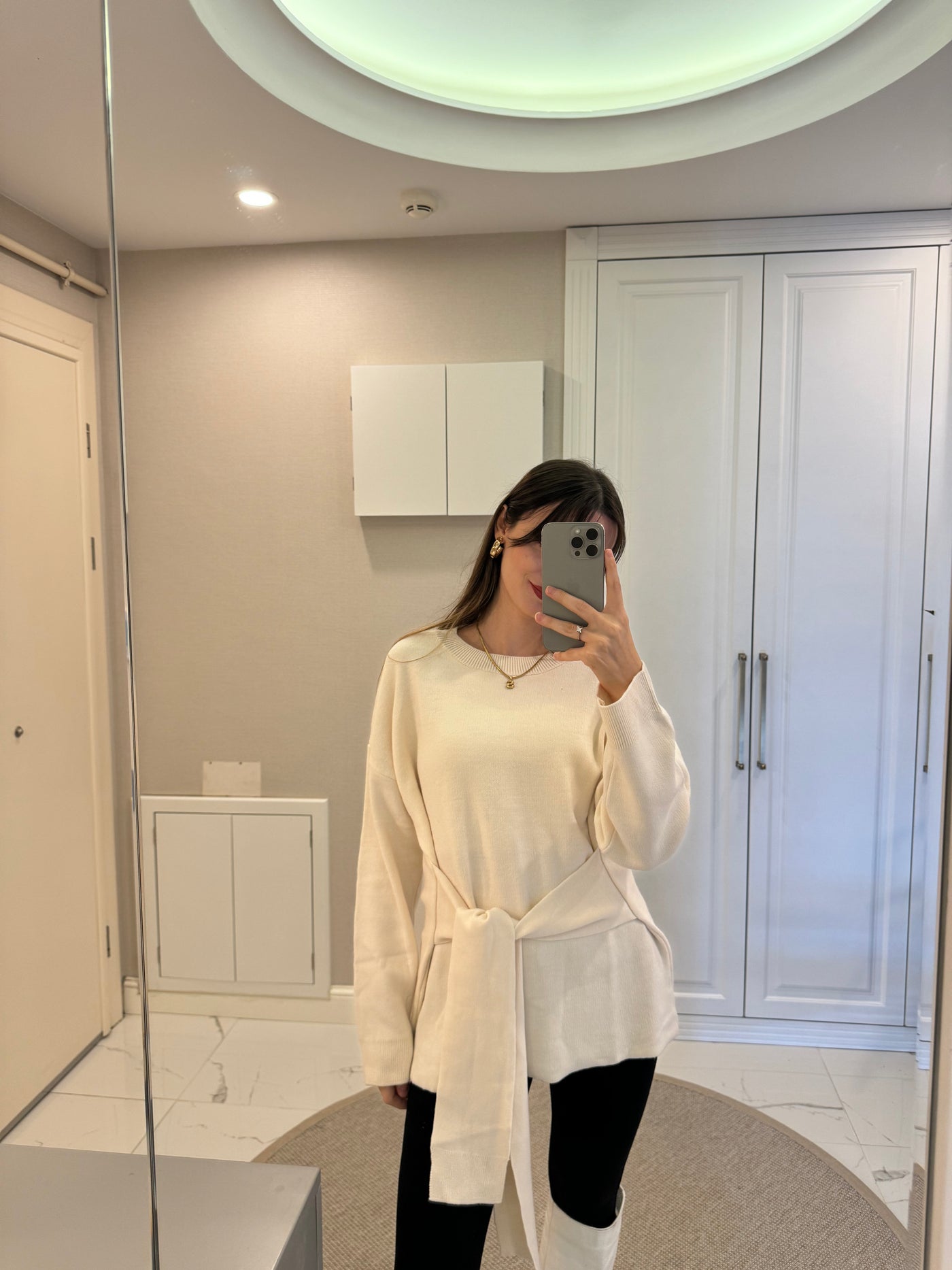 BELDEN BAĞLAMALI BEYAZ KAZAK