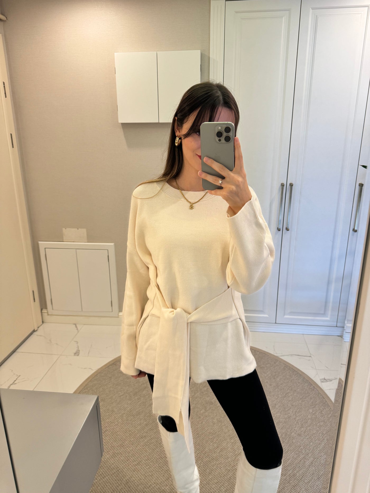 BELDEN BAĞLAMALI BEYAZ KAZAK