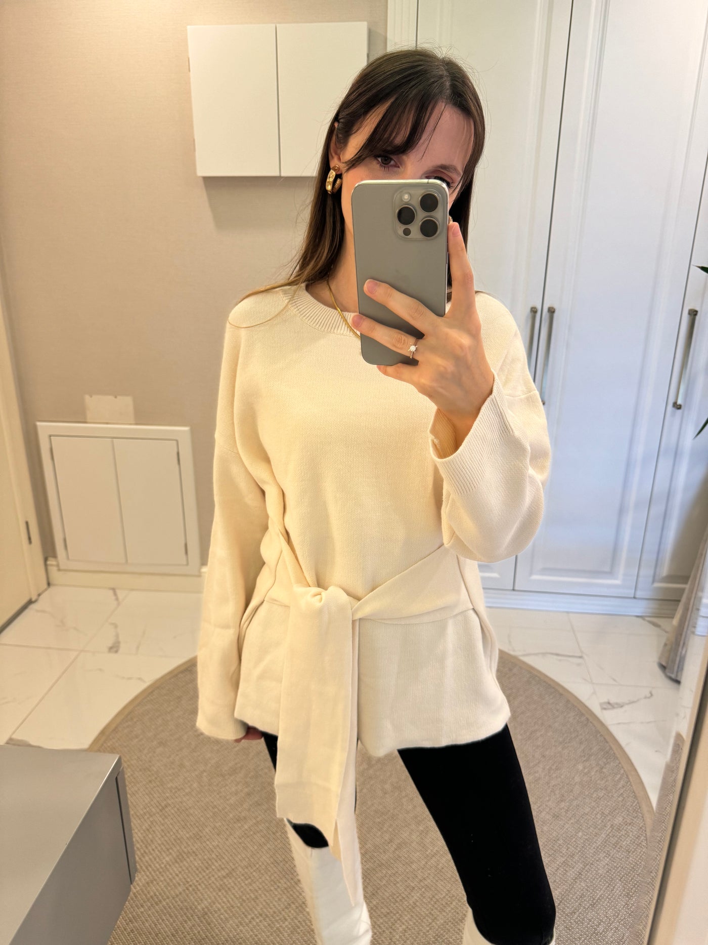 BELDEN BAĞLAMALI BEYAZ KAZAK