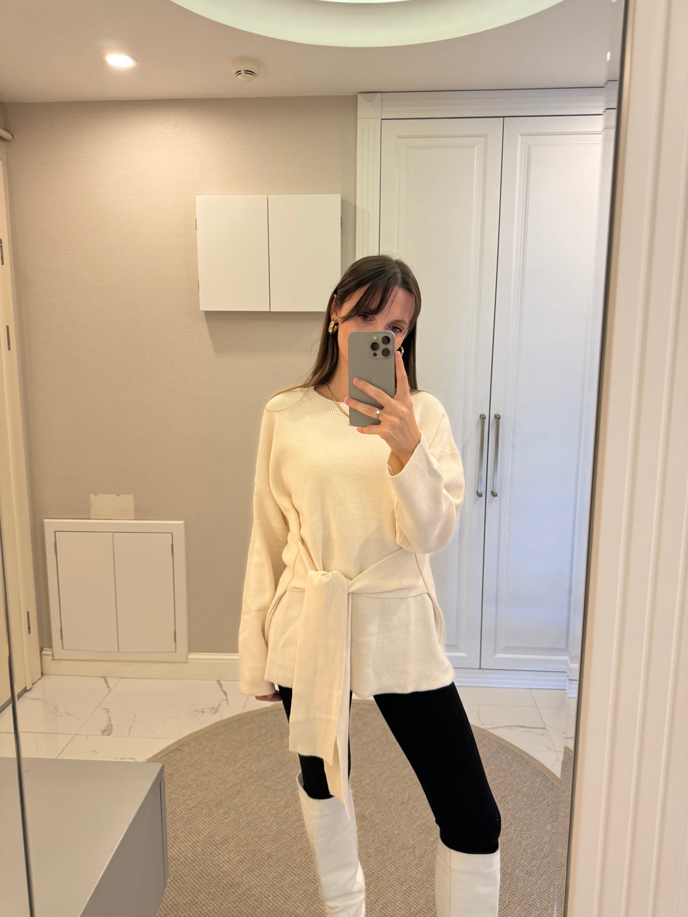 BELDEN BAĞLAMALI BEYAZ KAZAK