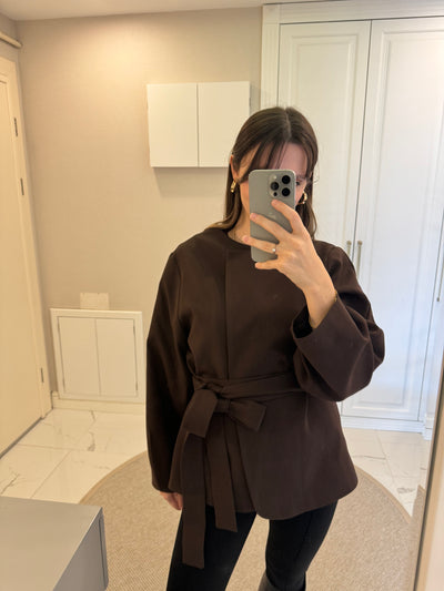 BAĞLAMA VE YAKAY DETAYLI CEKET