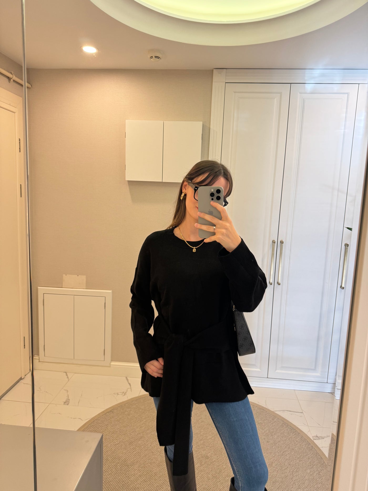 BELDEN BAĞLAMALI SİYAH KAZAK