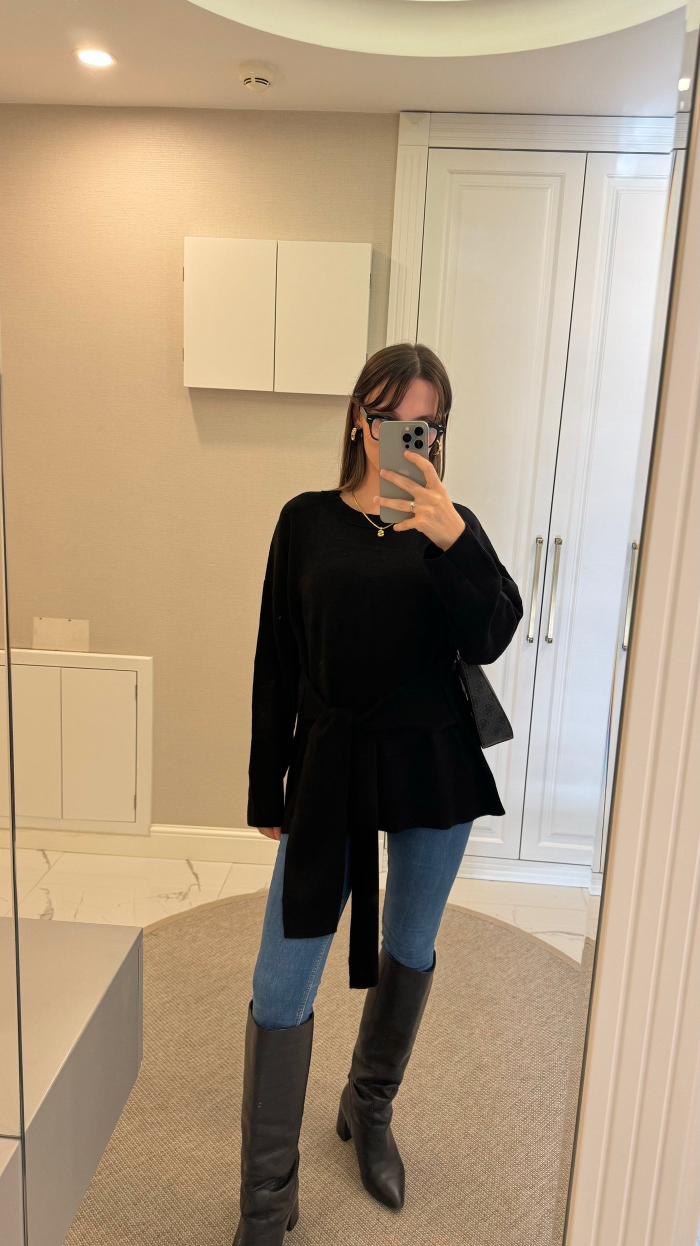 BELDEN BAĞLAMALI SİYAH KAZAK