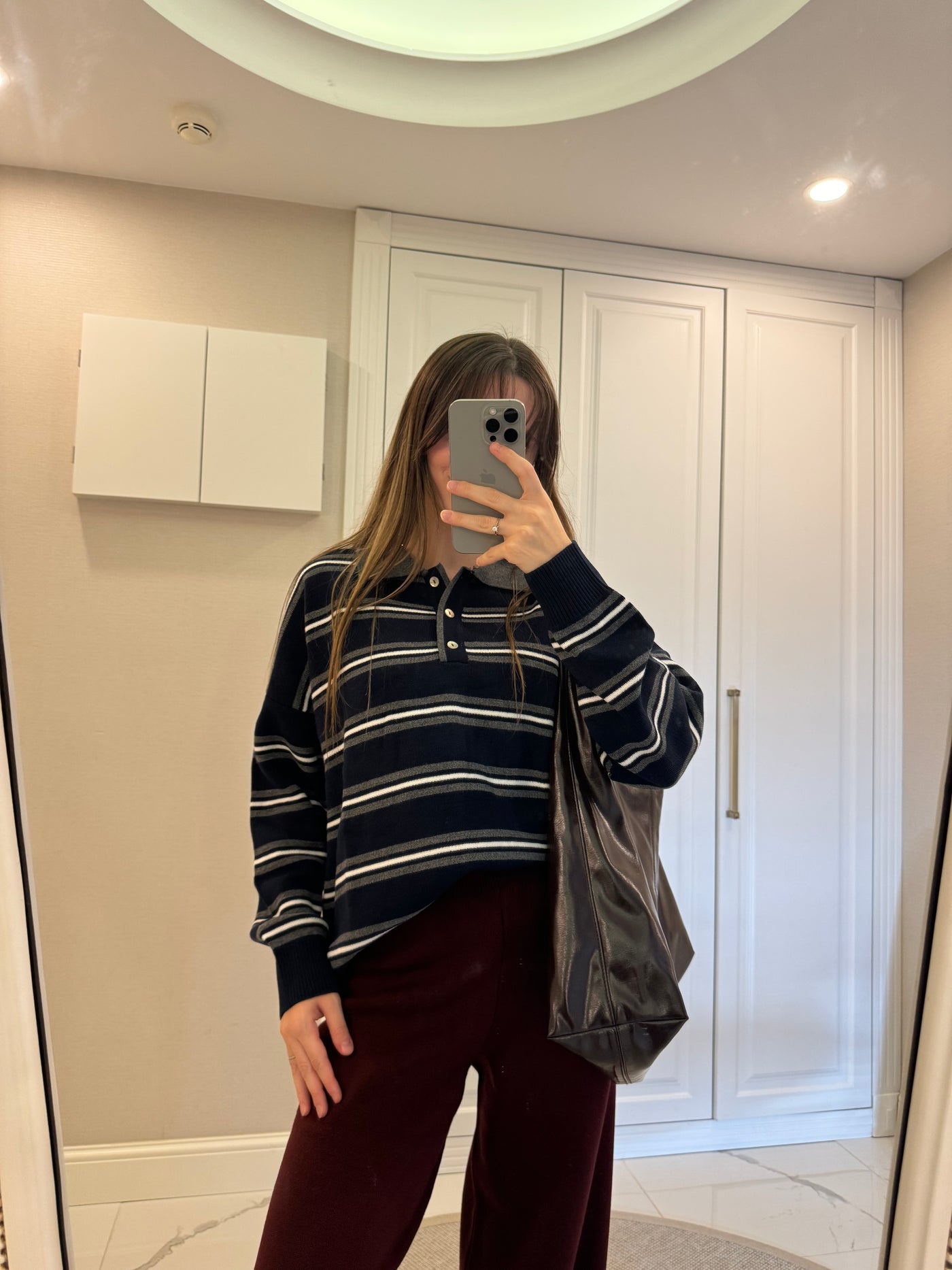 Çizgili Yakalı Kazak