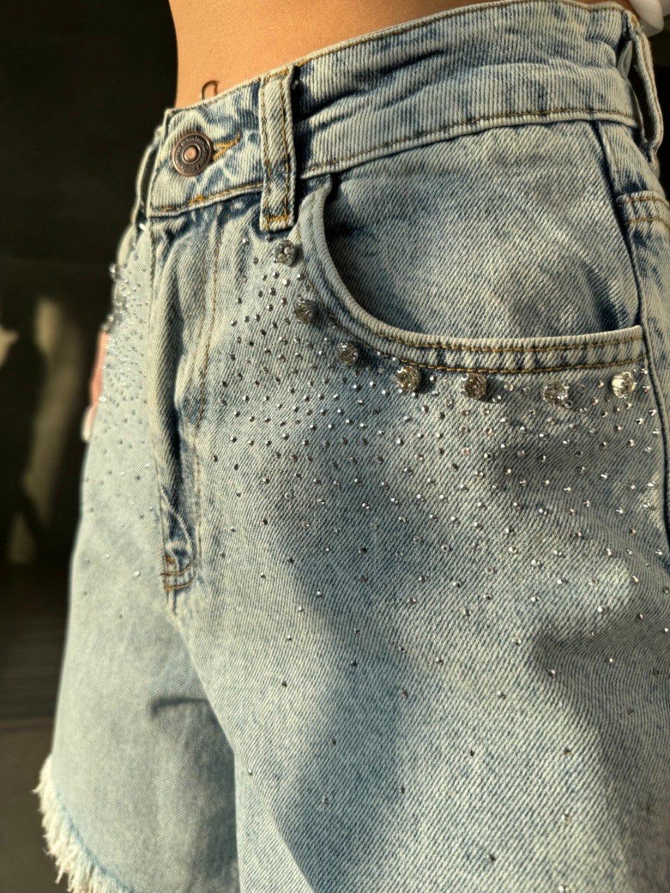 Taşlı Denim Şort
