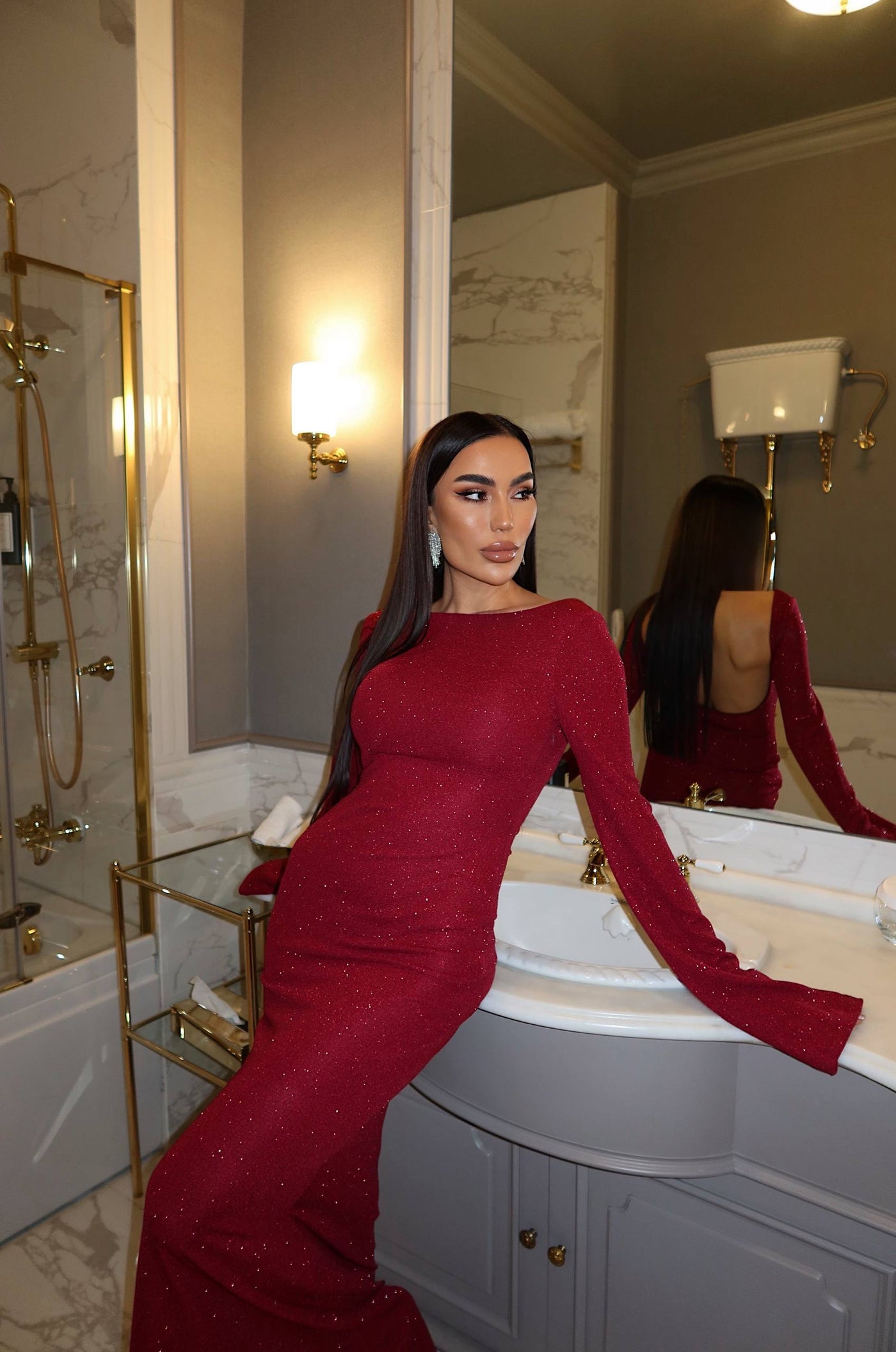 Kırmızı Parıltılı Elbise