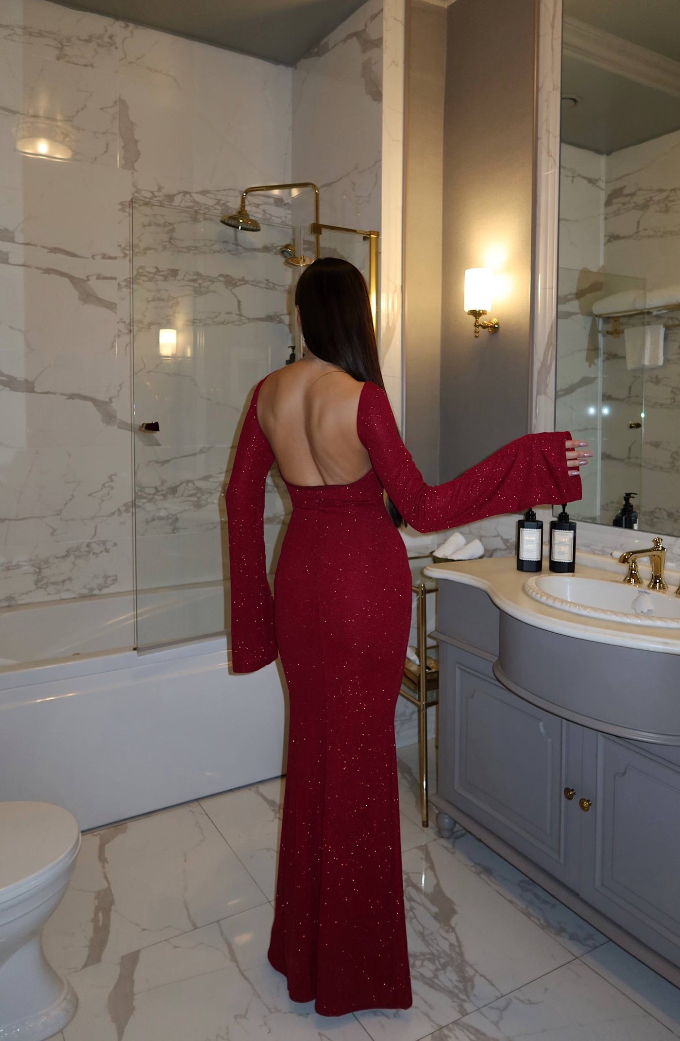 Kırmızı Parıltılı Elbise