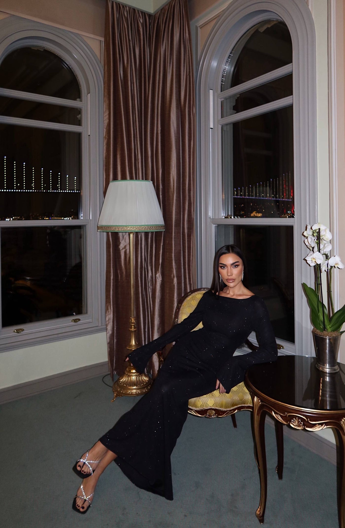 Siyah Parıltılı Elbise