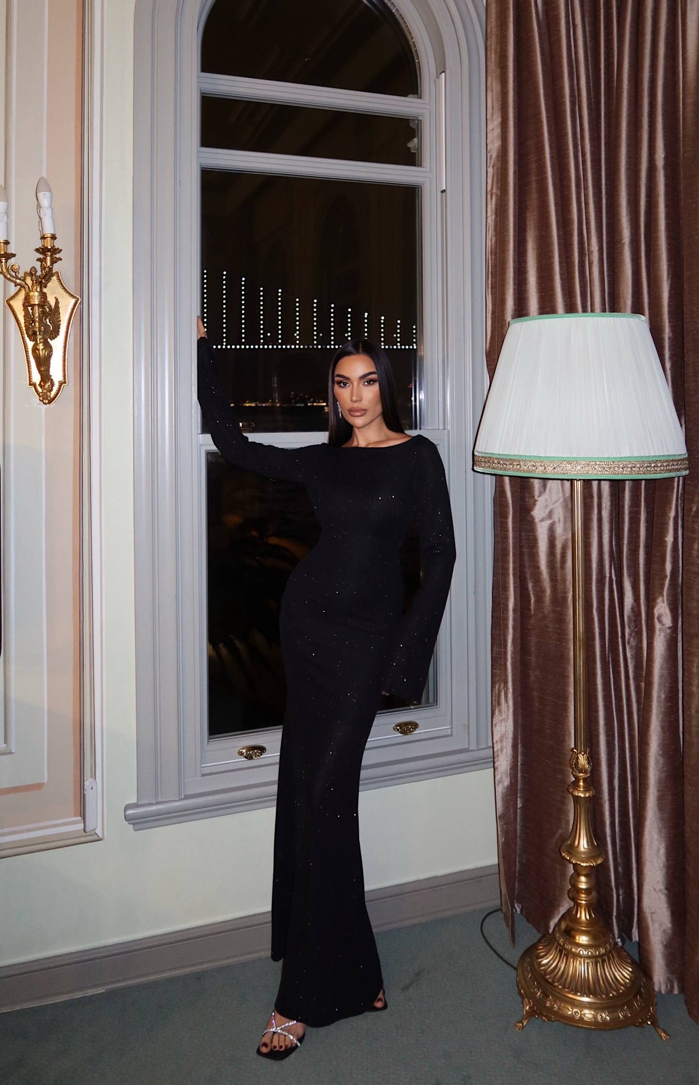 Siyah Parıltılı Elbise