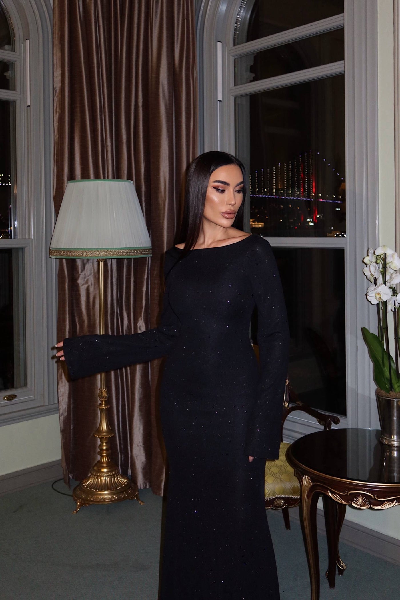 Siyah Parıltılı Elbise