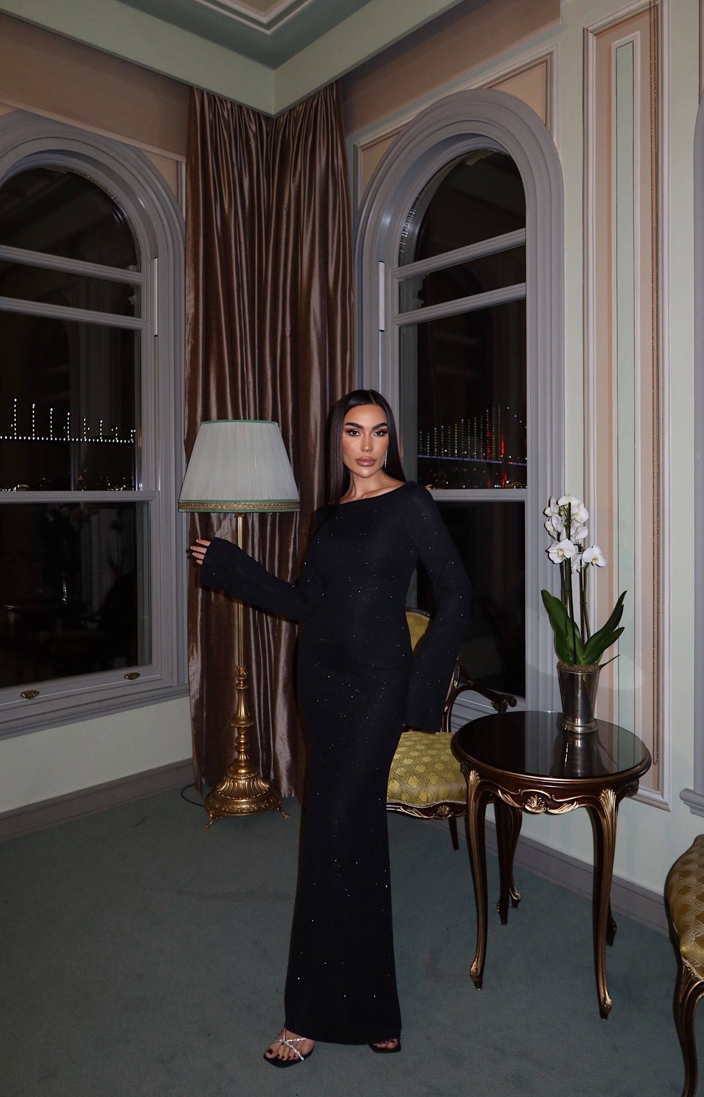 Siyah Parıltılı Elbise