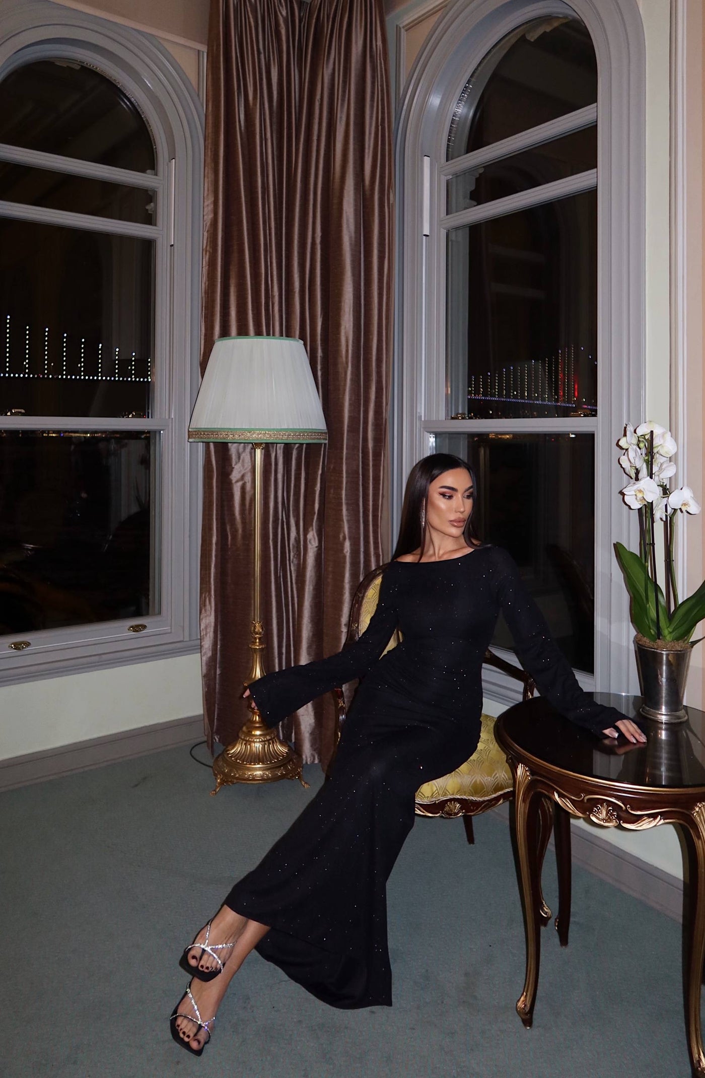 Siyah Parıltılı Elbise