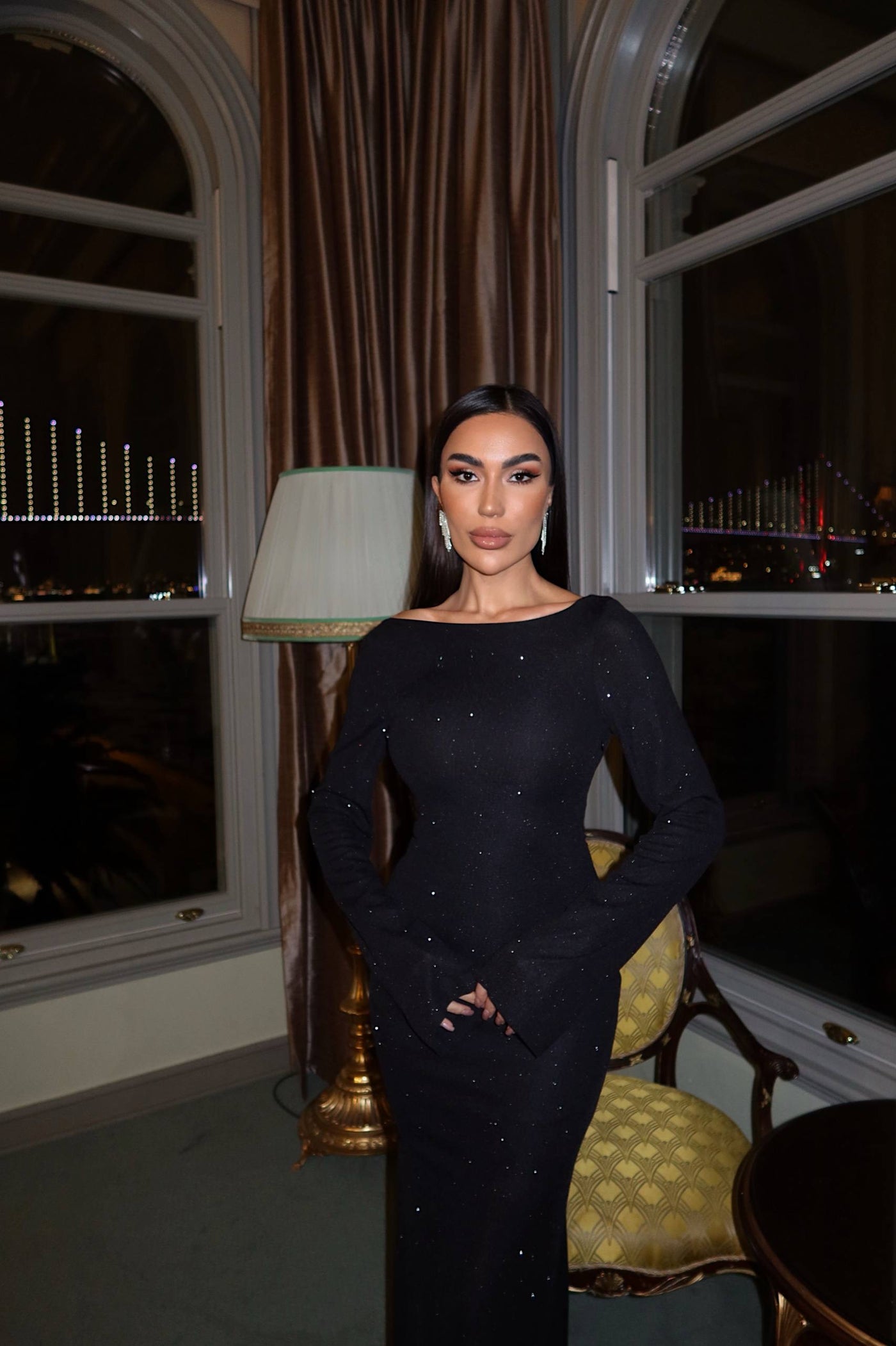 Siyah Parıltılı Elbise