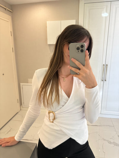 Bel Tokalı Beyaz Bluz